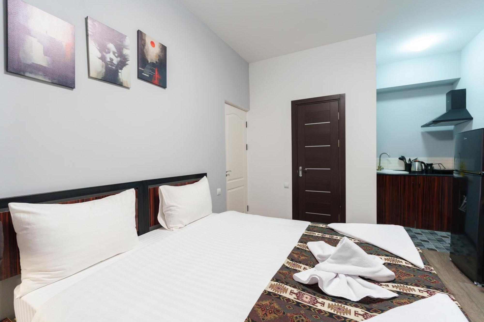 Gh Family Hotel Ереван Экстерьер фото