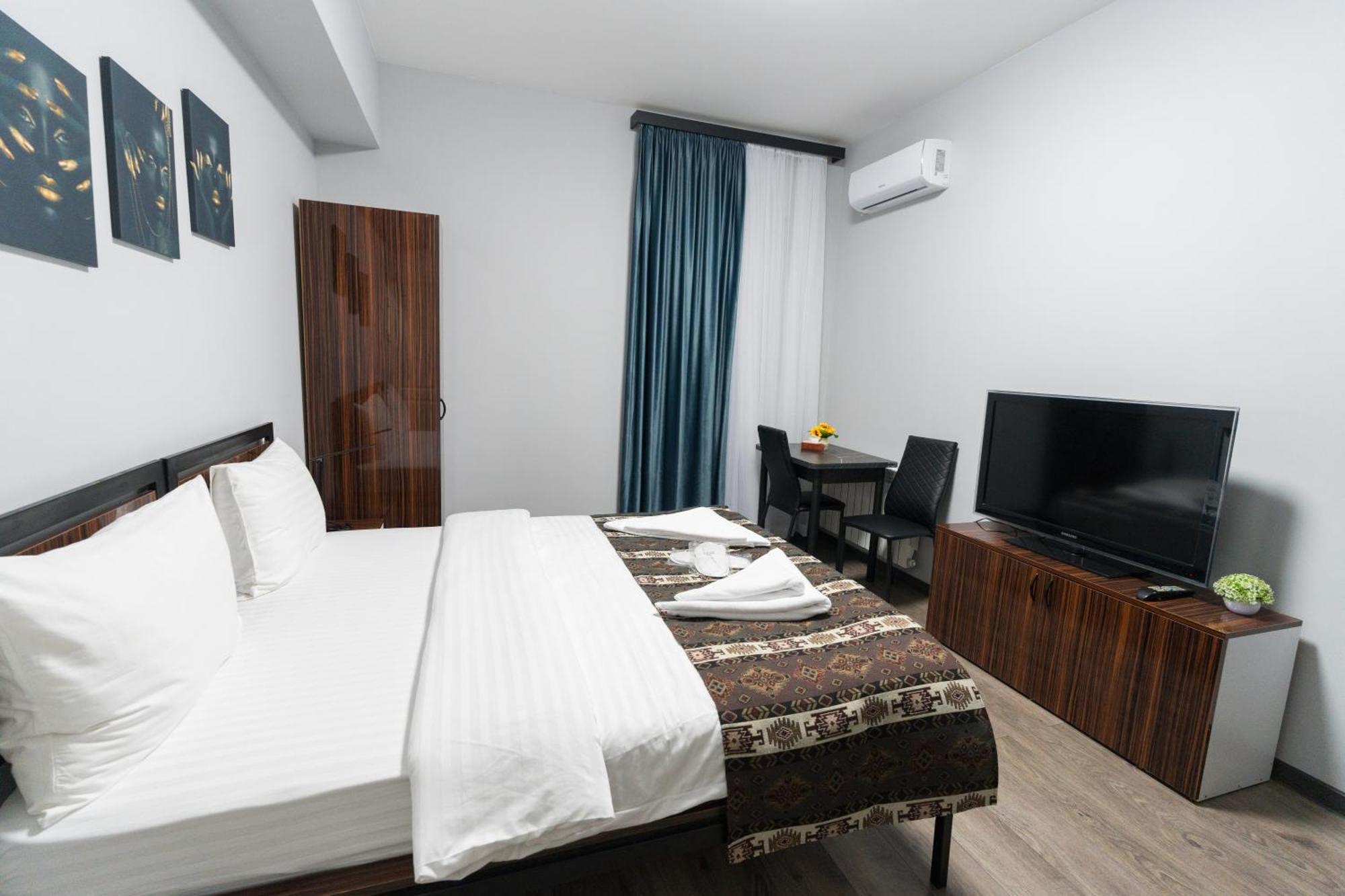 Gh Family Hotel Ереван Экстерьер фото
