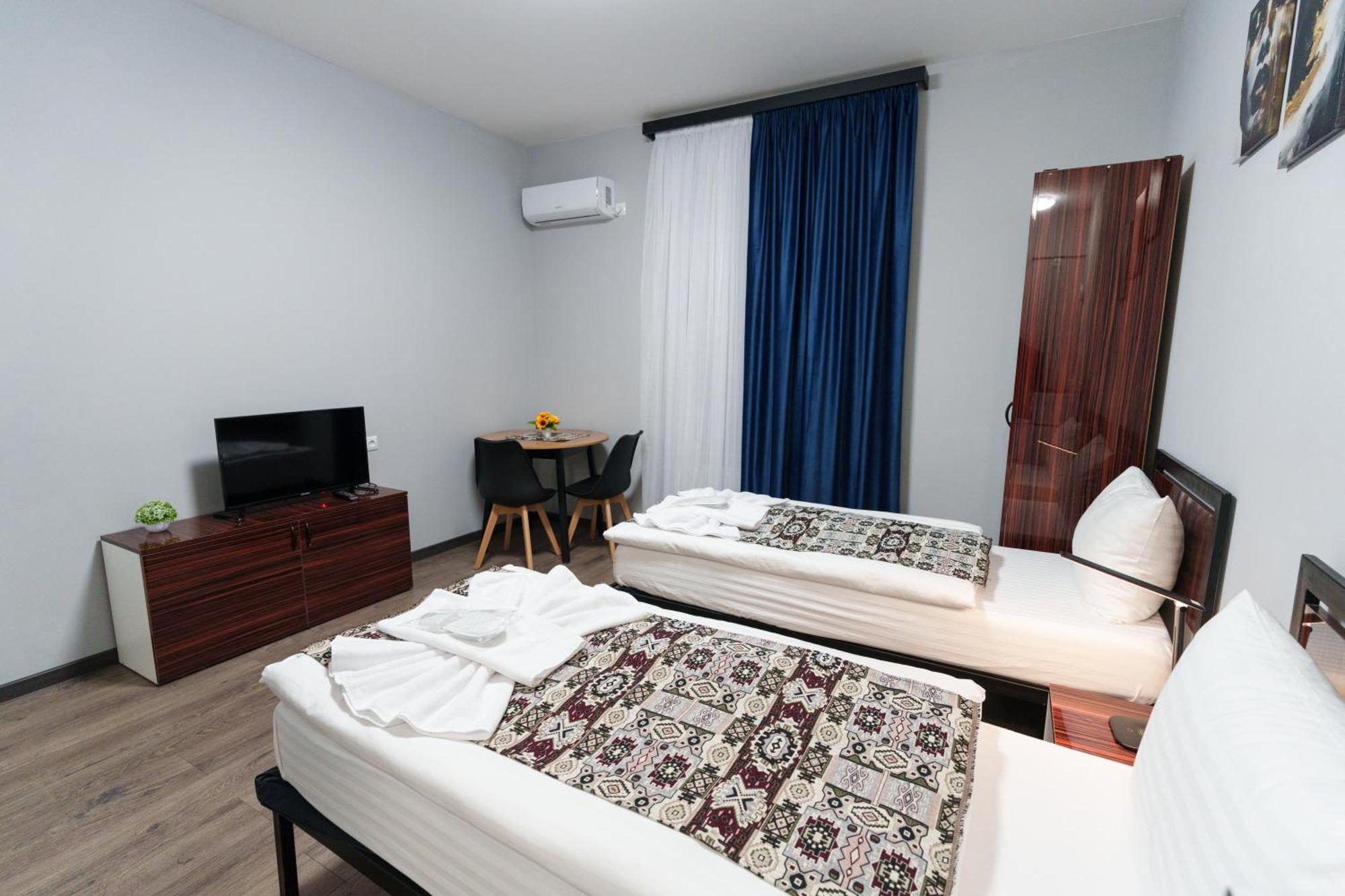 Gh Family Hotel Ереван Экстерьер фото