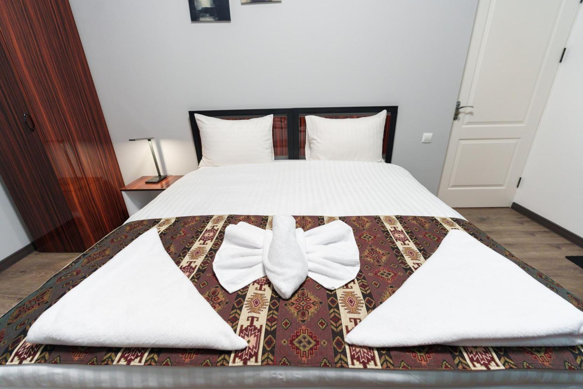 Gh Family Hotel Ереван Экстерьер фото