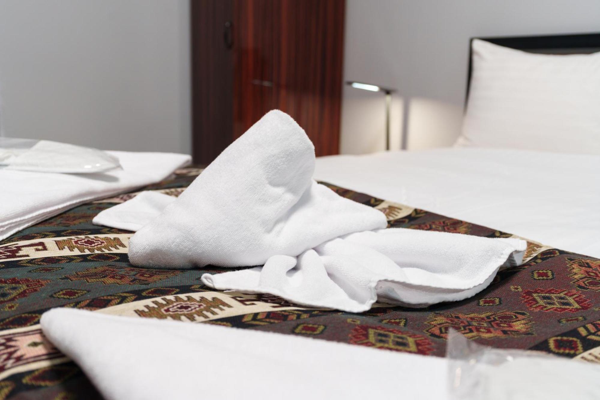 Gh Family Hotel Ереван Экстерьер фото